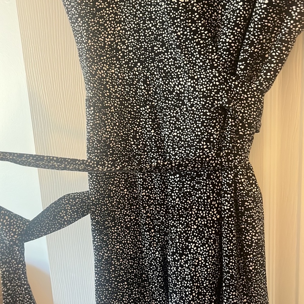 Black and white wrap dress - Picture 13 of 16